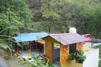 클라우드 포레스트 Eden RiverSide Camp, Lansdowne 주변 호텔