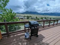 Yellowstone Treasure Guesthouses on The River Hotels in Gardiner