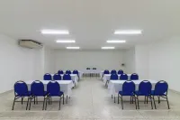 Hotel Axis Inn By GEH Suites - 2 stelle