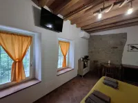 Il Castellaro ai Sassi Hotels in Tole