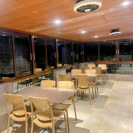 Hotel OM Palace Отели в г. Авакали