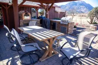 제브라 랜치의 3베드룸 러스틱 리트리트 홈