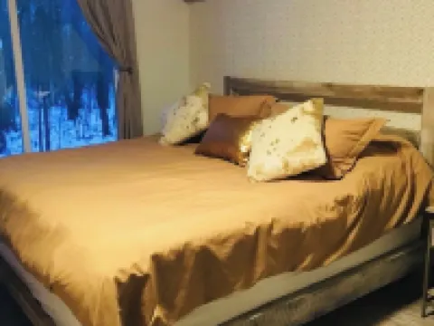 Cozy 4-bedroom cabin in 7 springs w/ hot tub for winter and pool in summer Hotels in Donegal Township