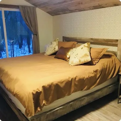 Cozy 4-bedroom cabin in 7 springs w/ hot tub for winter and pool in summer