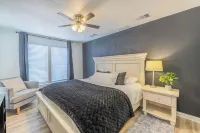 Coastal Cottage in Tech Terrace