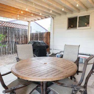 4 Bedroom Home, Fenced Yard and Hot Tub!