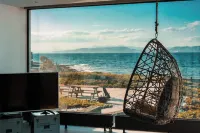 Horizon Luxury Seafront Villa - Mountain view