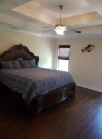 3 bed / 2.5 baths, great neighborhood