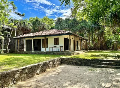 Namaskara by the Beach - Charming Beachfront Bungalow Retreat Hotel dekat Getamanna Purana Raja Maha Viharaya
