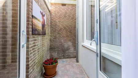 The old warehouse: a completely renovated apartment in the center of Leiden Отели рядом с достопримечательностью «Лейденський ботанічний сад»