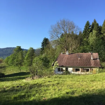 Spacious family inn surrounded by nature Отели в г. Вантрон