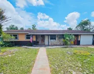 2-bedroom pool house with WiFi, AC in Spring Hill. Minutes from Weeki Wachee