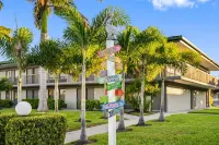 Condo at the Bay with kitchenette, opt-in continental breakfast, queen&sofa bed
