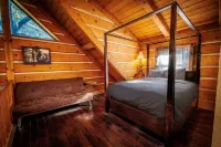 Serenity in the Woods - Beautiful Log Cabin on 2 acres with AC & WiFi & Xbox