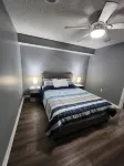 Best sunset views on the lake, renovated 3 bedrooms, 2 bath sleeps 8 people. - 3-Star