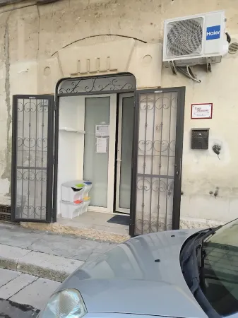 Casa Manzoni, renovated apartment within walking distance of the sea in Bisceglie. Отели в г. Bisceglie