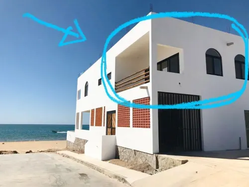 Apartment with mountain view, private balcony and access to beach front terrace. - Homestays