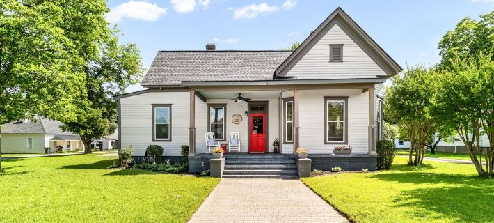 Spacious 4-bedroom w/ full en suite baths -  1/2 mile from Covington Square! Hotels in Covington