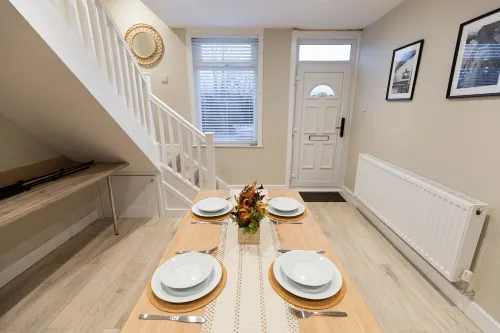 Cosy House in Runcorn: Perfect for Families & Business Travelers! Free Parking Hotels in Runcorn