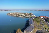 Remodeled Family Waterfront Townhome in the Heart of Horseshoe Bay