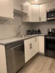 This cozy studio apartment has an ideal location in the heart of downtown.