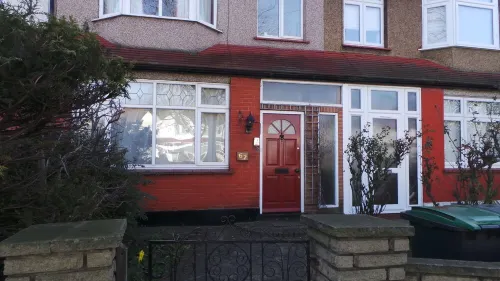 Stylish well equipped home - with air con & FREE BREAKFAST!