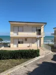 Detached villa by the sea Hotels in 