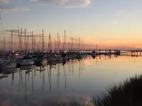 Relaxed Coastal Living! Family-sized cottage near everything.