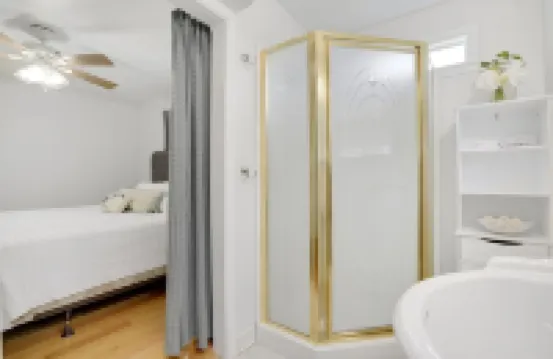 Chincoteague Island Creekside Cottage