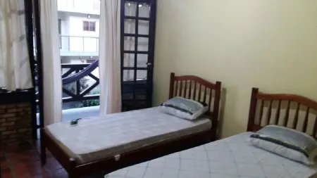 EXCELLENT HOUSE OF 03 BEDROOMS, TWO VACANCIES, CLOSED CONDOMINIUM, CLOSE TO THE BEACH Отели рядом с достопримечательностью «Shells Beach»