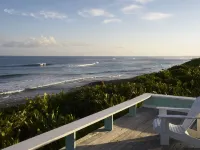 Beachfront paradise: Spectacular views, huge deck, central location, backup gen! Hotels in Elbow Cay