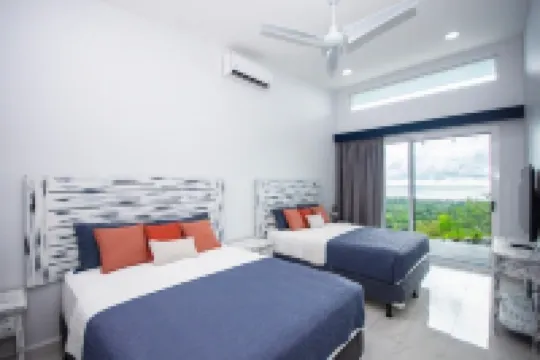 5 Bedrooms, large pool & spectacular whale tail ocean view!