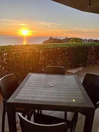 Seaview Escape with private Jacuzzi Отели рядом с достопримечательностью «Igreja de Sao Bento»