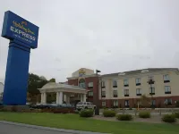 Holiday Inn Express & Suites MANCHESTER-AIRPORT by IHG Hotels near Currier Museum of Art