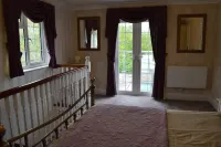 One bedroom property near beach and country walks