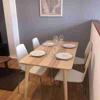 Apartment with parking in the medieval city, 100 m from the quay, shops. Dining/Meeting Rooms
