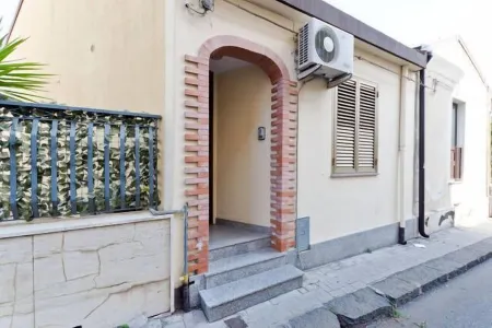 Independent house in the center-Casale Papandrea area 2km from the sea near Taormina-Etna Отели в г. Fiumefreddo Sicilia