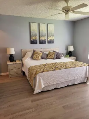 Villages home with Lanai & Golf Cart - Perfect location, golfers paradise Hotels near The Fresh Market