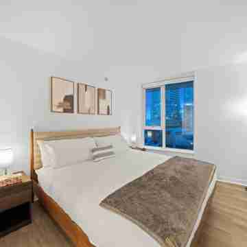 2BR/2BA Condo DT w/Parking+AC Rooms