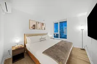 2BR/2BA Condo DT w/Parking+AC
