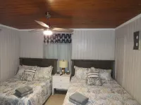 Location Location Location! Classic Beach Cottage less than 1-min walk to beach!