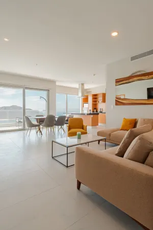 Beachfront Condo with Magnificent views