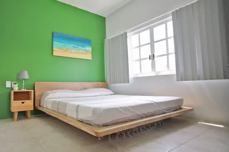 Near beach w/Pool, Optic Fiber, AC & King bed