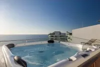ICON PENTHOUSE Condo 3 bed 3.5 bath with rooftop Jacuzzi - Beachfront Hotel a 