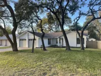 Modern 4bd w/ Pool, Outside dining, Gourmet kitchen Hotel in zona The Quarry Splash Pad