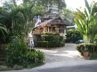 Beautiful Spanish Style Villa with Ocean View,100 steps from the Beach Hotels in 