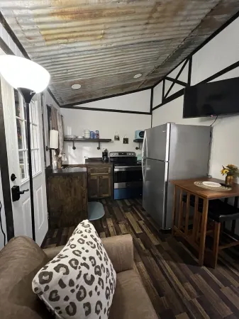 Mini home by Kataluma Nightly Rentals