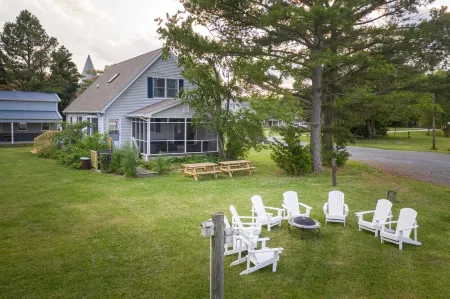 Family Friendly Waterfront Escape w/pier, gameroom, and fire pit!