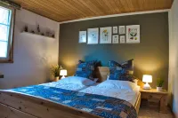 Holiday house with 3 bedrooms directly on the Useriner See with bathing beach, fireplace