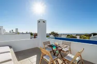 Nice holiday house with pool and sea view